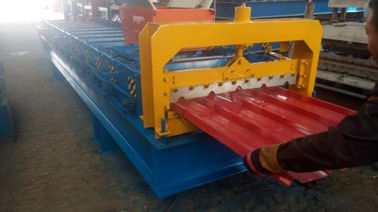 Κίνα ρόλος επιτροπής στεγών 4kw 380V PPGI που διαμορφώνει τη μηχανή για τα κεραμίδια χάλυβα πλάτους 840mm προμηθευτής